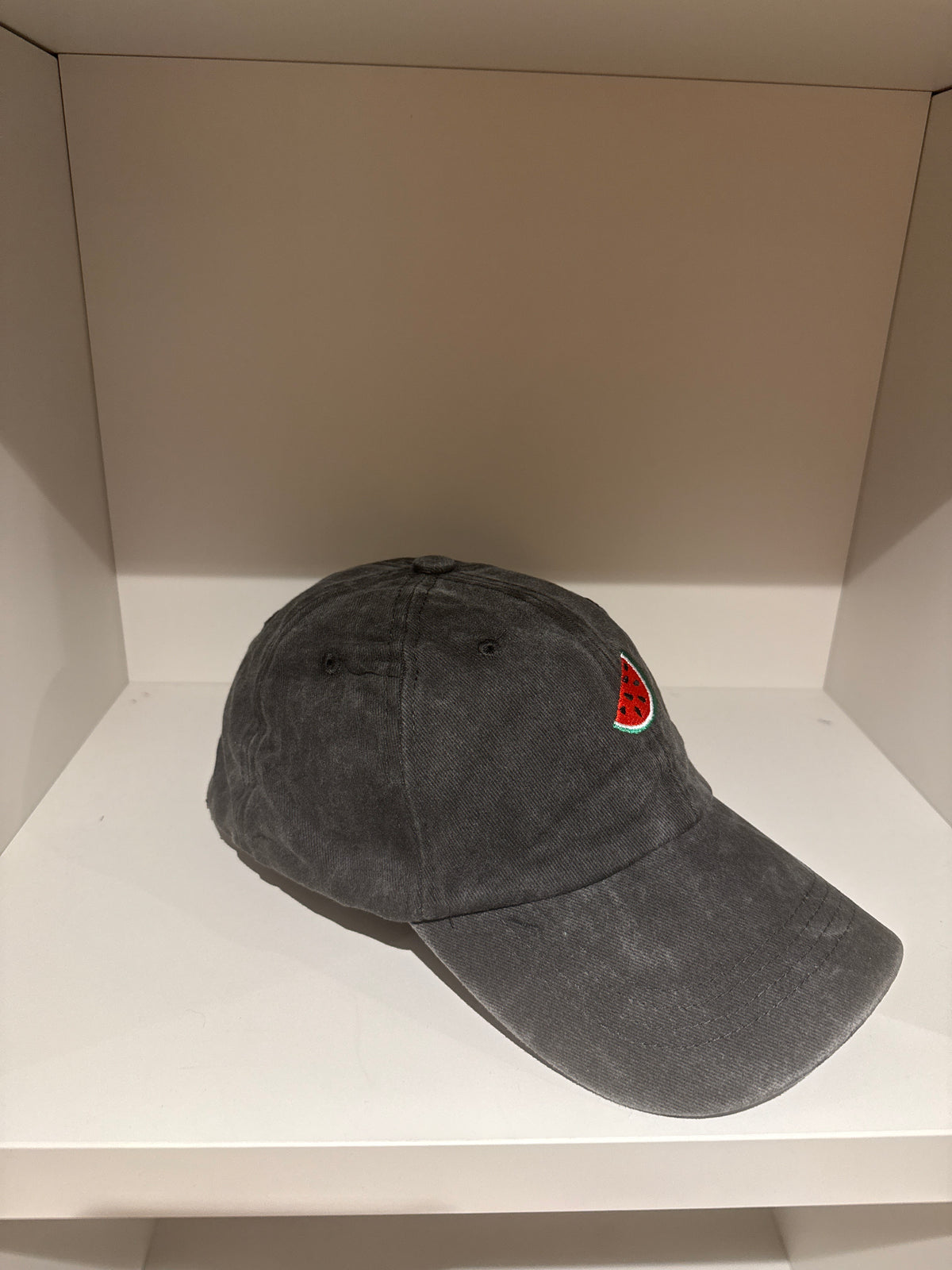 Watermelon hat con fibbia regolabile colore black effetto vintage