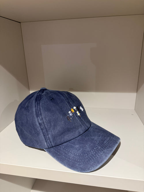 Blu navy hat with nice cat