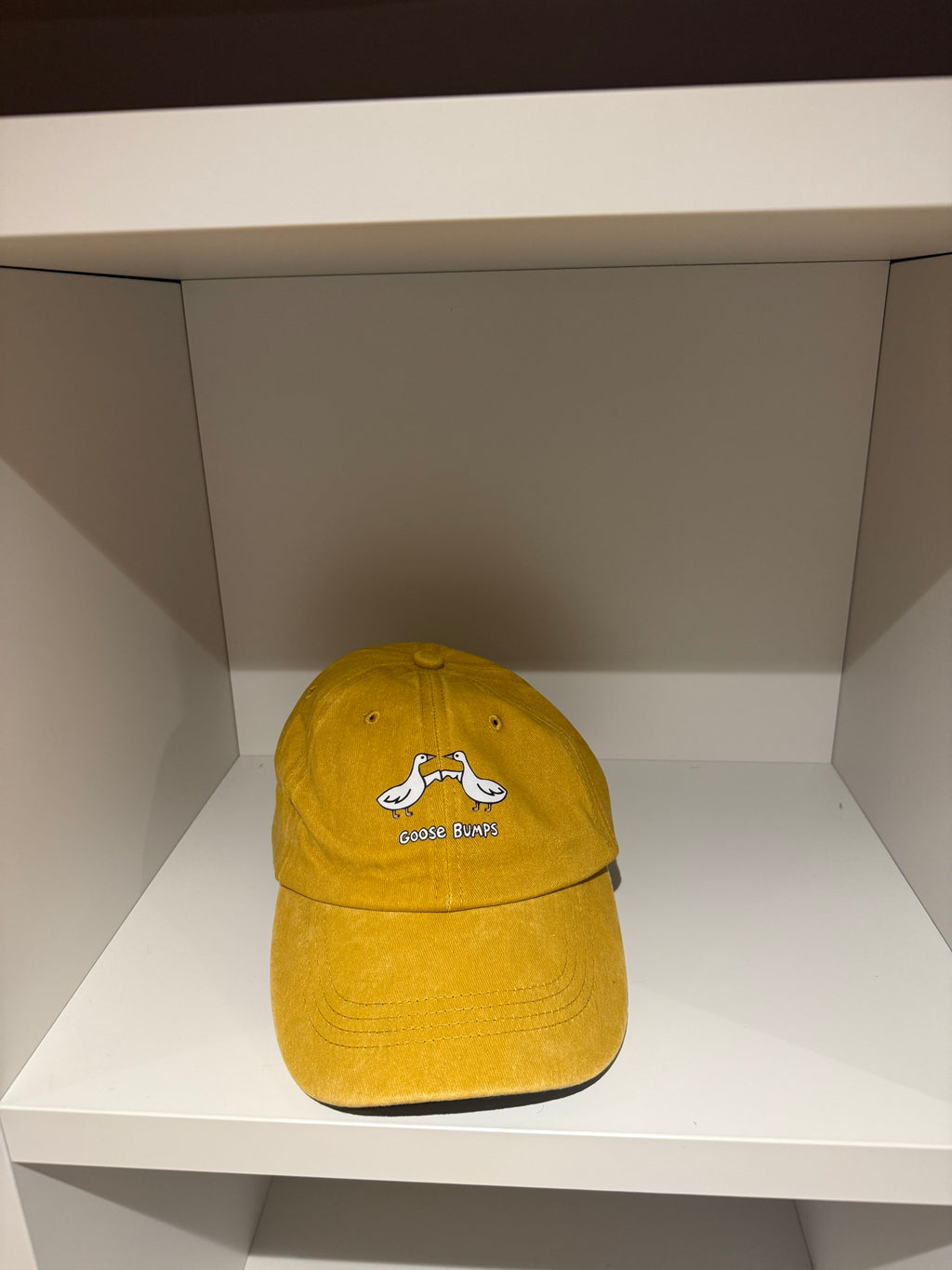 Goose bump hat cappellino senape con fibbia regolabile in metallo