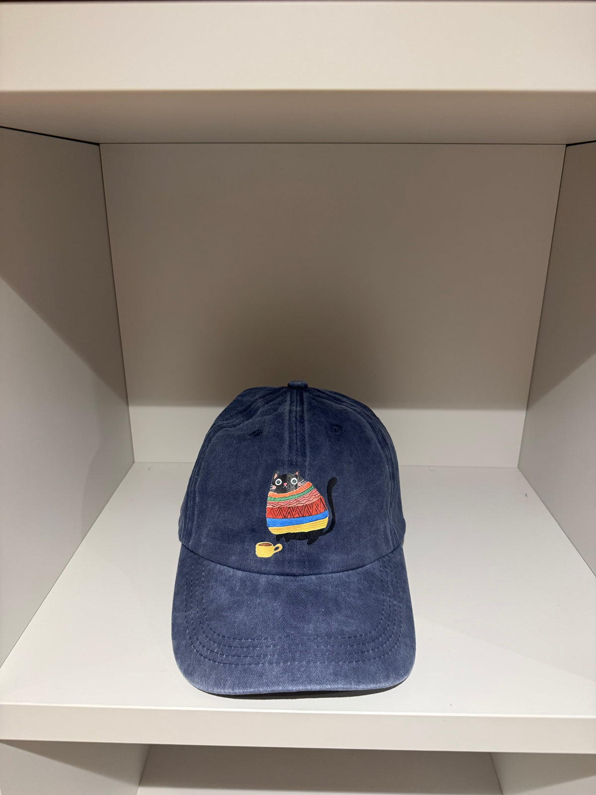 Botero blu navy hat cat