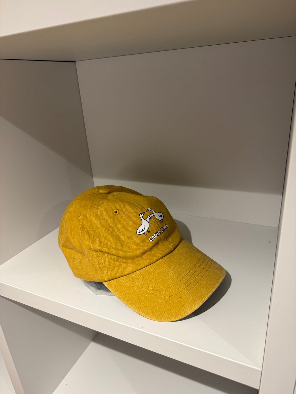 Goose bump hat cappellino senape con fibbia regolabile in metallo